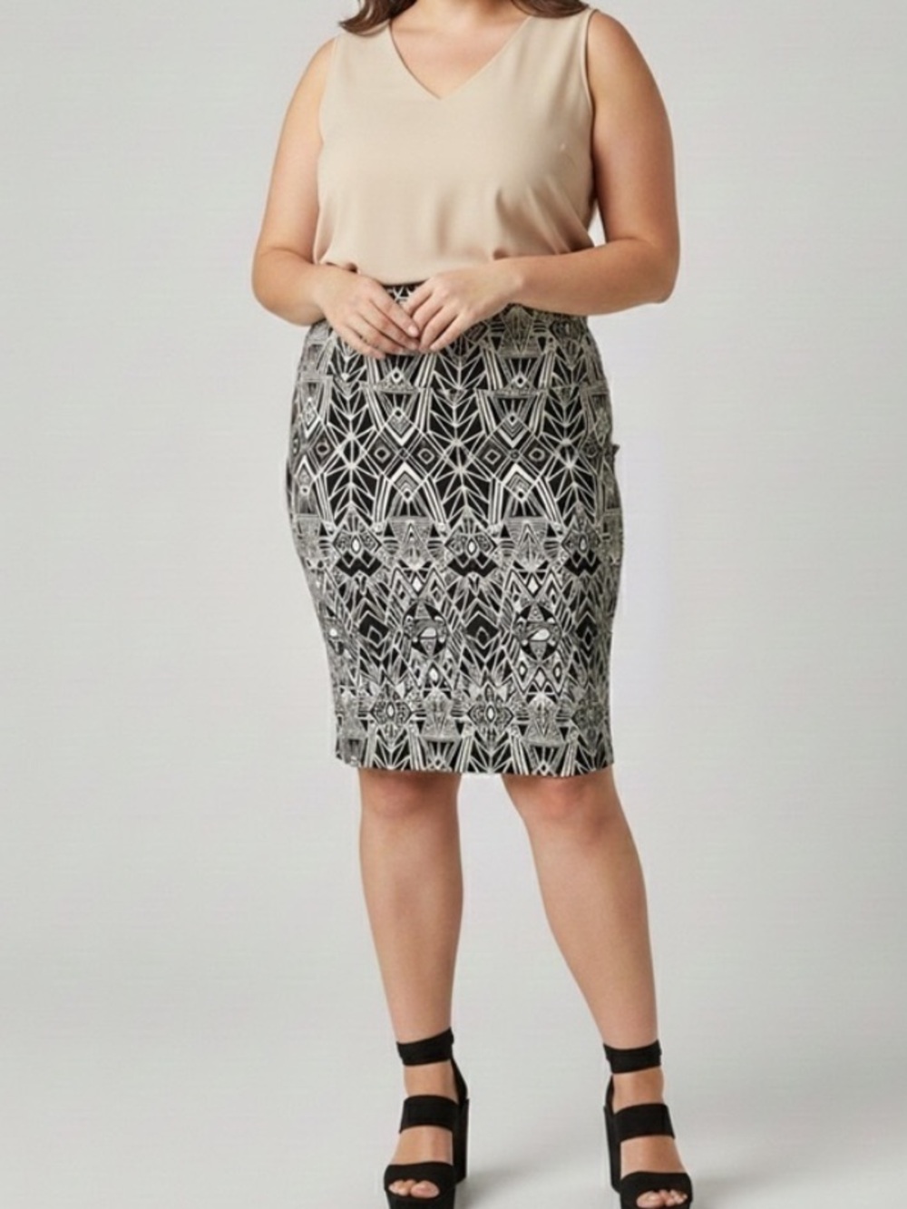 TORRID Black & Beige Geometric Aztec Print Knit Pencil Skirt - Size XL (Plus)